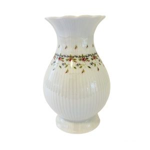 Kaiser Germany Flower Bud Vase Porcelain Small Floral Monaco Vtg Ribbed Cottage